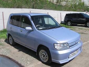 2002 Nissan Cube Photos