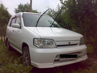 2002 Nissan Cube Photos