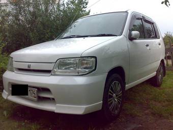 2002 Nissan Cube Photos