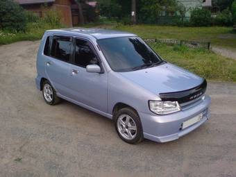 2002 Nissan Cube Photos