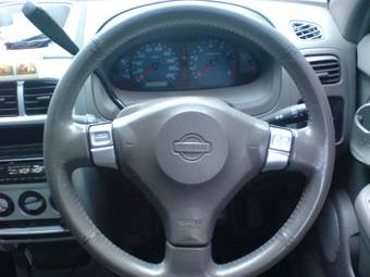 2002 Nissan Cube Photos