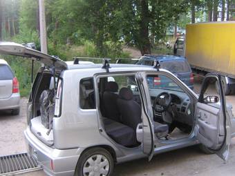 2002 Nissan Cube Pics