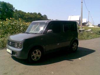 2002 Nissan Cube Photos