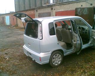 2002 Nissan Cube Pictures