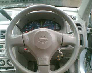 2002 Nissan Cube Photos