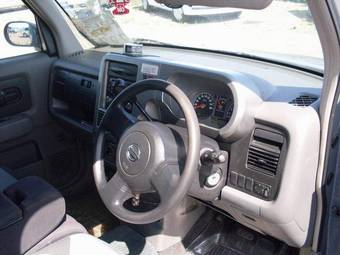 2002 Nissan Cube Photos