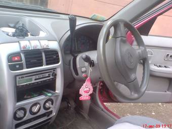 2002 Nissan Cube Pictures