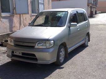 2002 Nissan Cube Photos