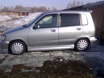 2002 Nissan Cube Photos