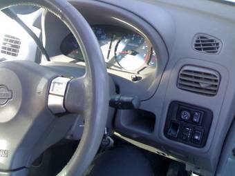 2002 Nissan Cube Pictures
