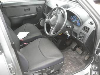 2002 Nissan Cube Photos