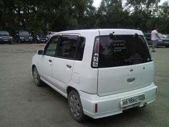 2002 Nissan Cube Photos