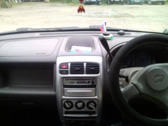 2002 Nissan Cube Pictures