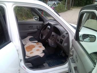 2002 Nissan Cube Photos
