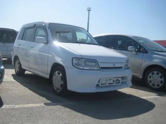 2002 Nissan Cube Photos