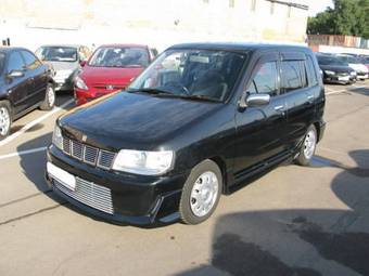 2002 Nissan Cube Pictures