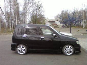 2002 Nissan Cube Photos