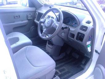 2002 Nissan Cube Pictures