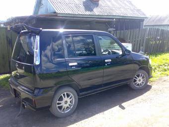 2002 Nissan Cube Photos