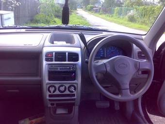 2002 Nissan Cube Photos