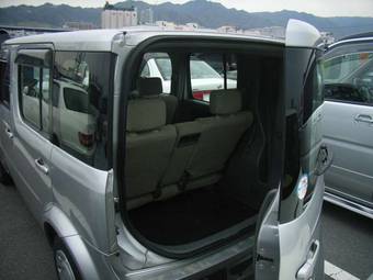 2003 Nissan Cube Photos