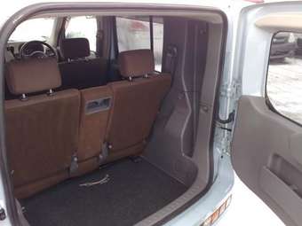 2003 Nissan Cube Photos
