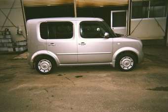 2003 Nissan Cube Photos