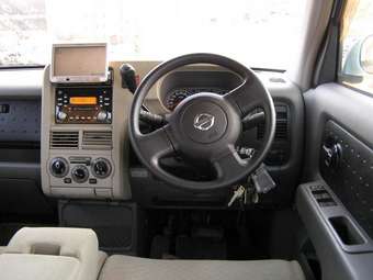 2003 Nissan Cube Pics