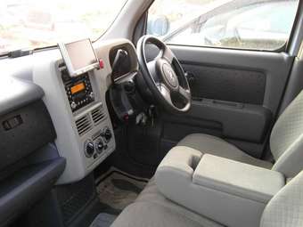 2003 Nissan Cube Photos