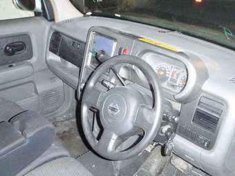 2003 Nissan Cube Photos