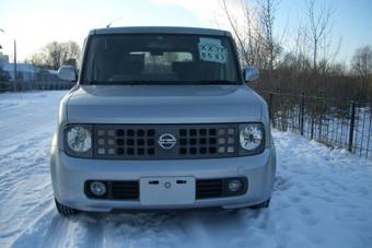 2003 Nissan Cube Photos