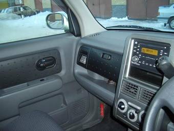 2003 Nissan Cube Photos