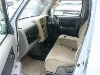 2003 Nissan Cube Photos