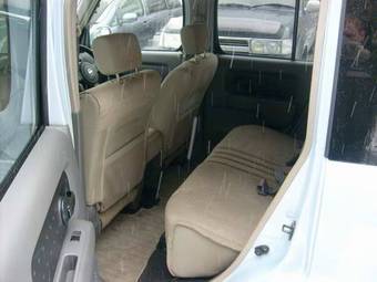 2003 Nissan Cube Photos