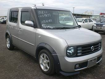 2003 Nissan Cube Photos