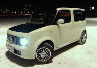 2003 Nissan Cube Photos