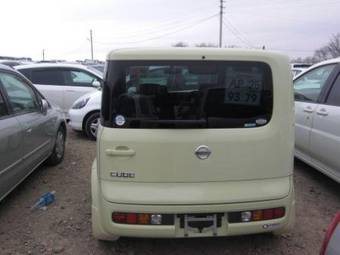 2003 Nissan Cube Photos