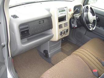 2003 Nissan Cube Photos