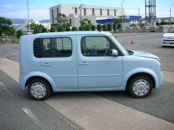 2003 Nissan Cube Photos