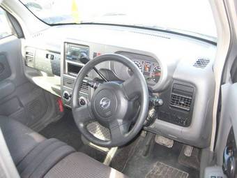 2003 Nissan Cube Photos