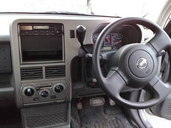 2003 Nissan Cube Photos