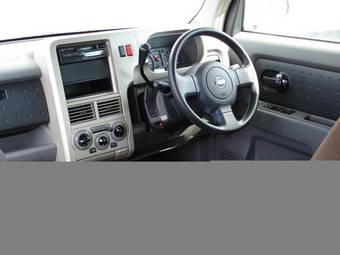 2003 Nissan Cube Photos