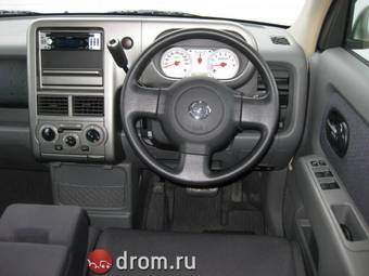2003 Nissan Cube Photos