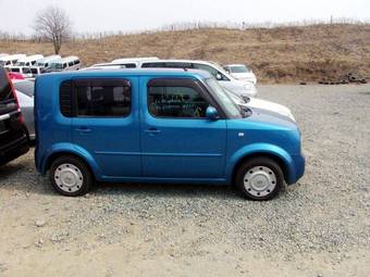 2003 Nissan Cube Photos