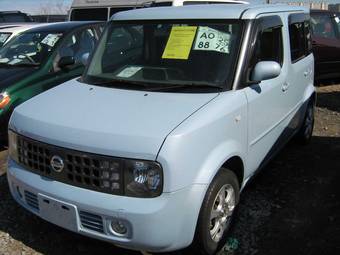 2003 Nissan Cube Photos