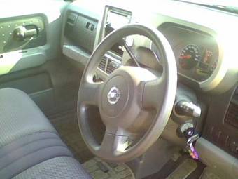 2003 Nissan Cube Photos