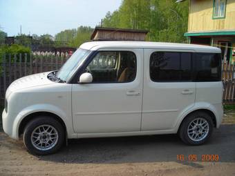 2003 Nissan Cube Photos