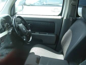 2003 Nissan Cube Photos
