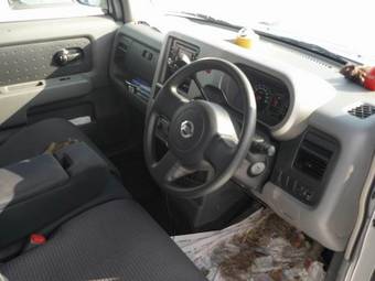 2003 Nissan Cube Photos