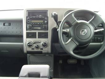 2003 Nissan Cube Photos